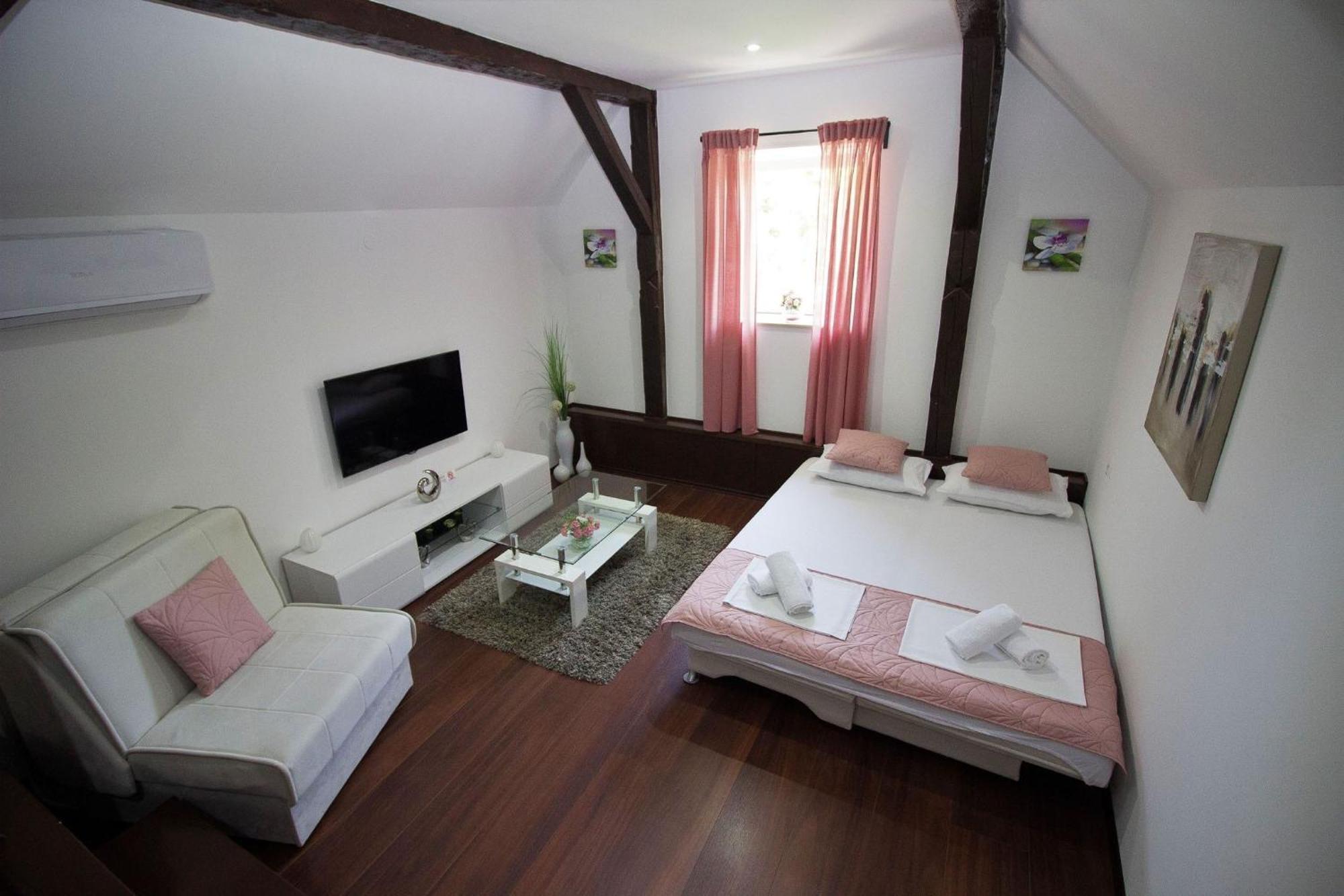 Vila Zahumka โมสตาร์ ภายนอก รูปภาพ