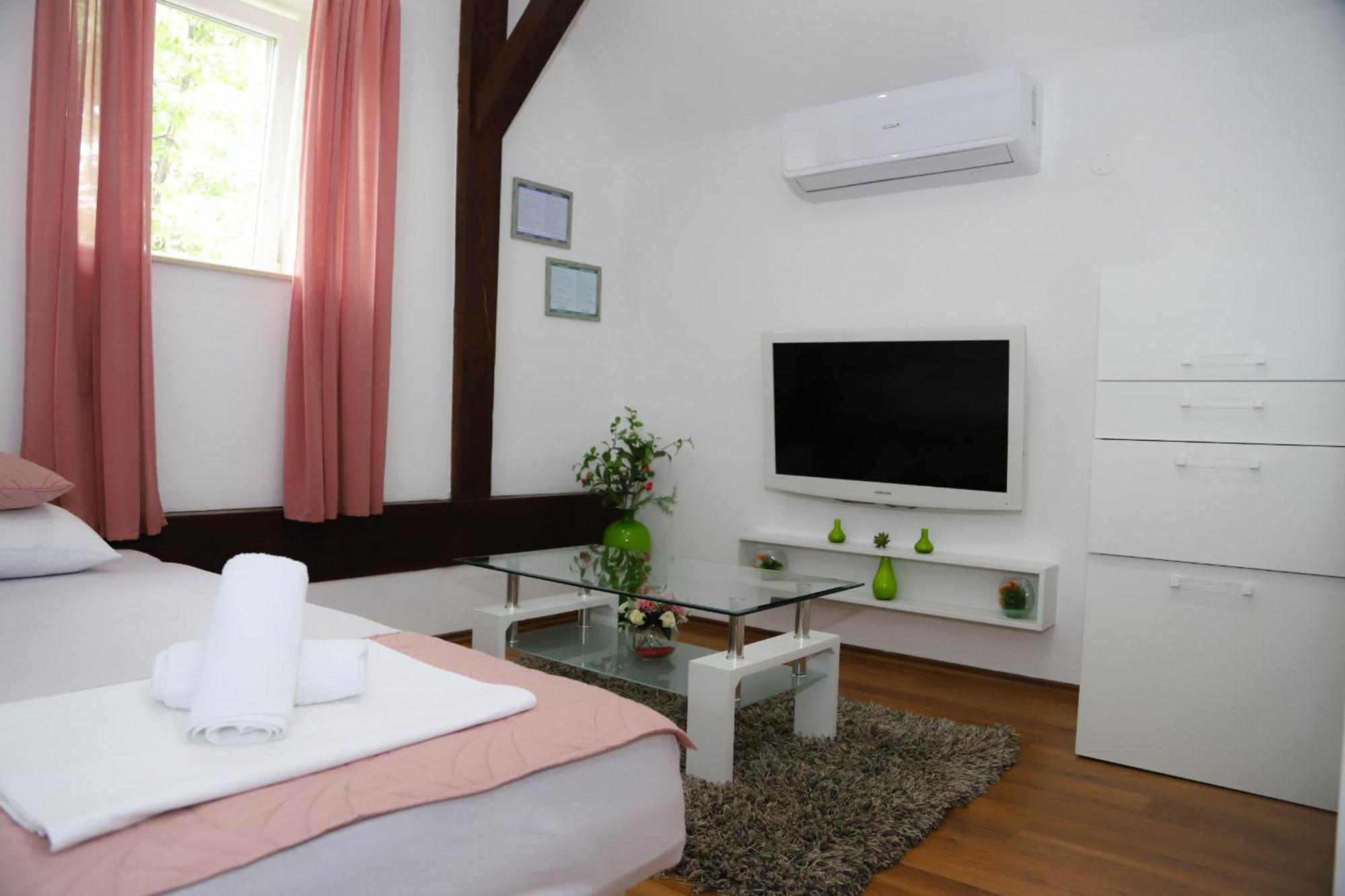 Vila Zahumka โมสตาร์ ภายนอก รูปภาพ